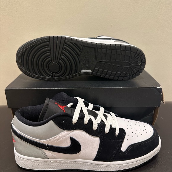 Size 7Y / Women 8.5 NIB Big Kid GS Jordan 1 Low SE Panda Toe  HF3188-106 - Picture 5 of 7